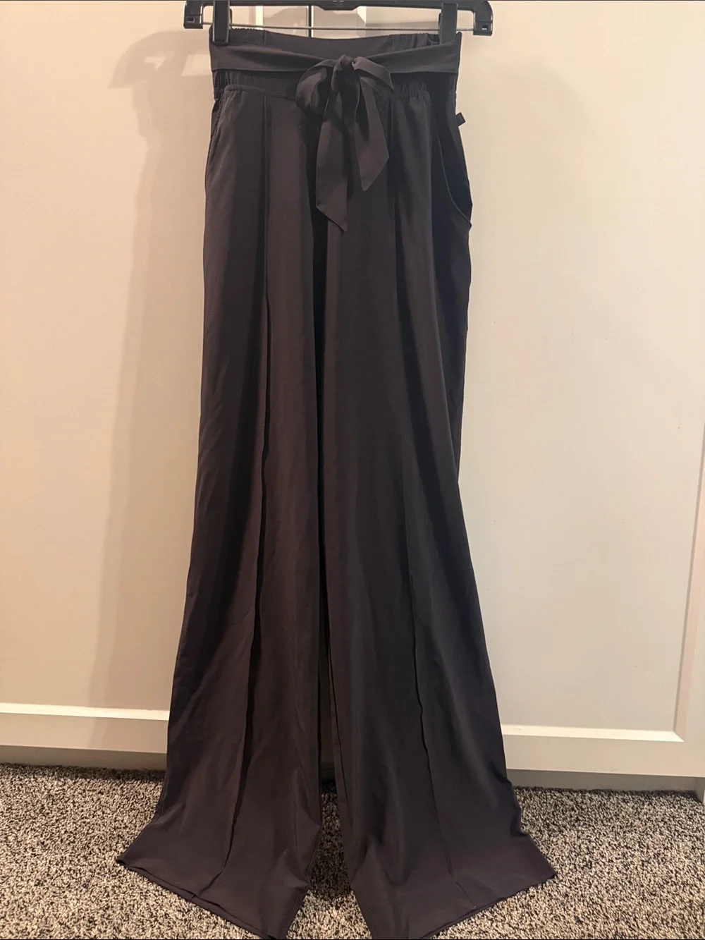 Lululemon Swift Mid-Rise Wide-Leg Pants Women’s 4 Black Tie Waist